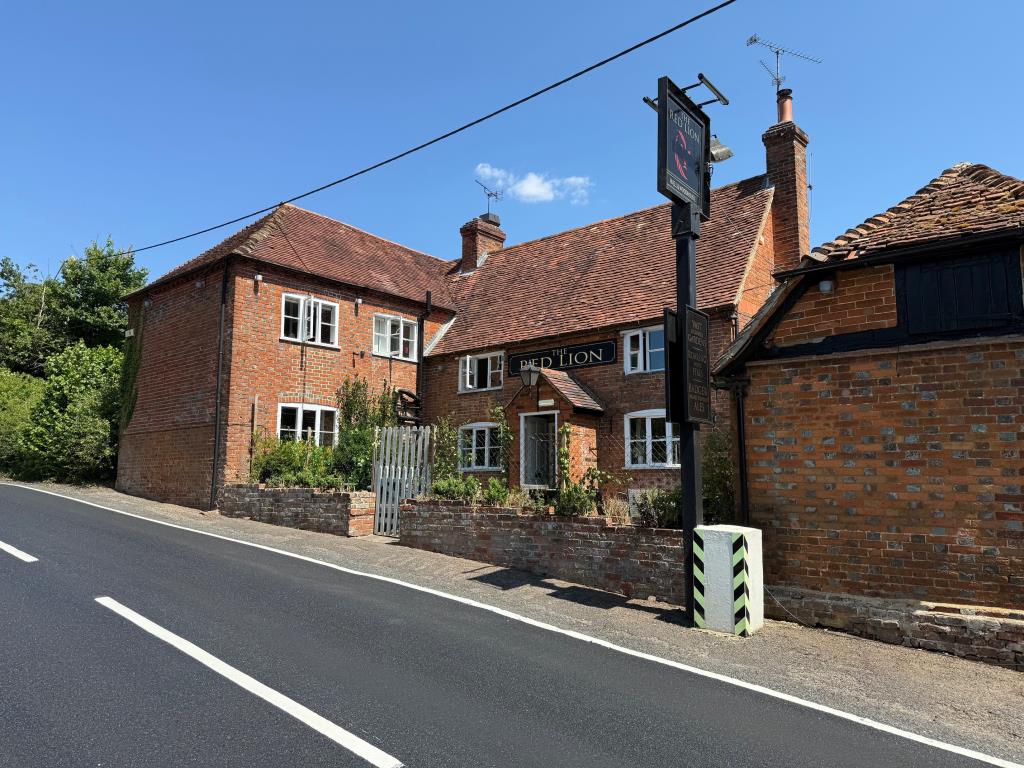 Lot: 102 - PUBLIC HOUSE - View shot of public house from road